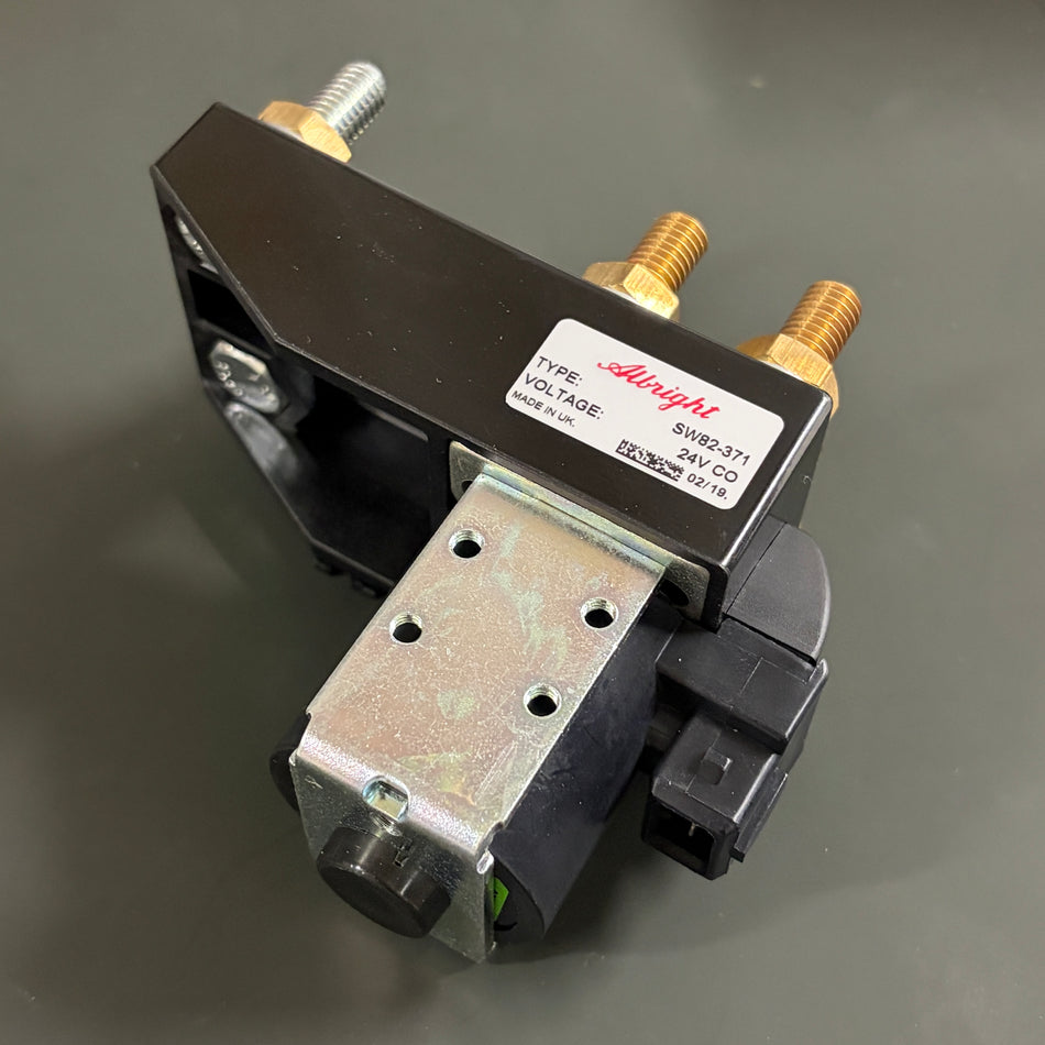 SW82-371 Albright 100A/100A 24V CO 2-pole 1-throw Contactor with fuse holder and JPY connector