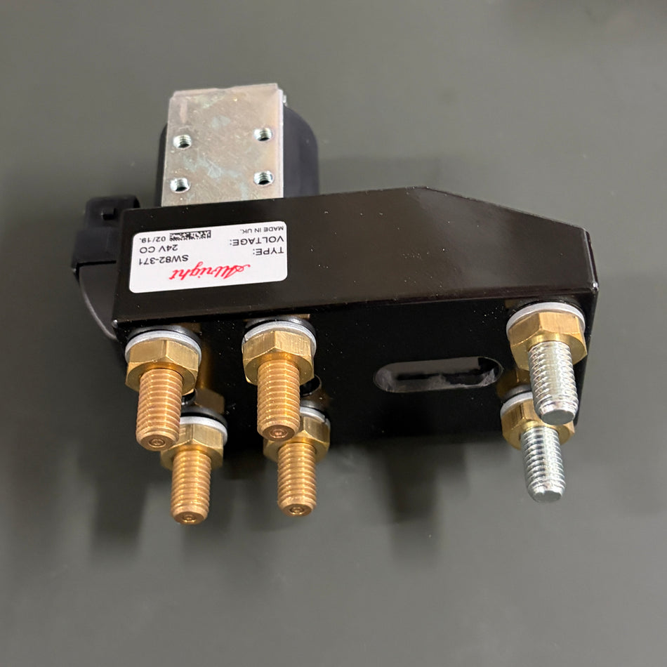SW82-371 Albright 100A/100A 24V CO 2-pole 1-throw Contactor with fuse holder and JPY connector