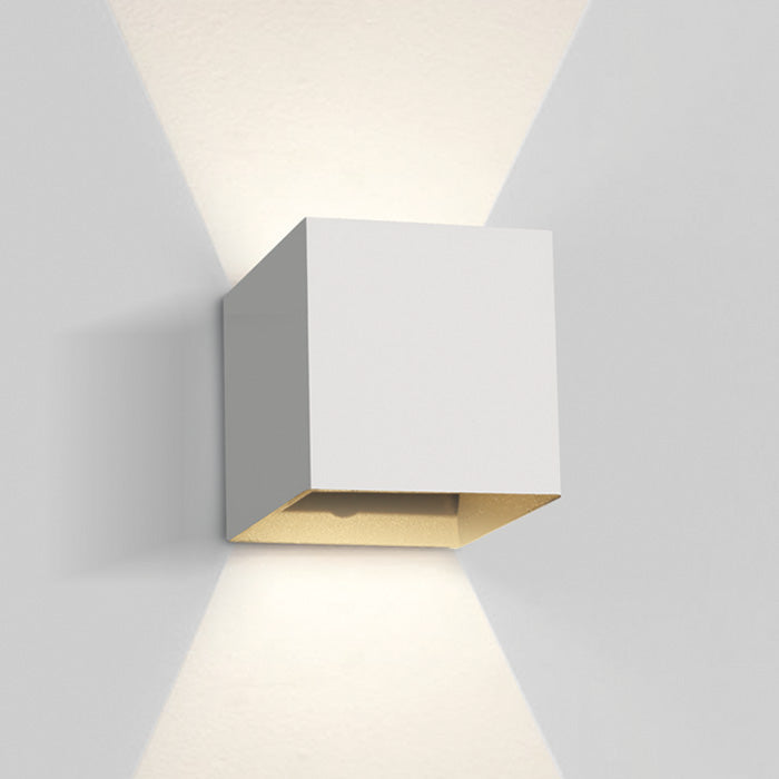 ONE Light Wall Light 2x3W 2x200lm 3000K CRI80 IP54 White 67398C/W/W
